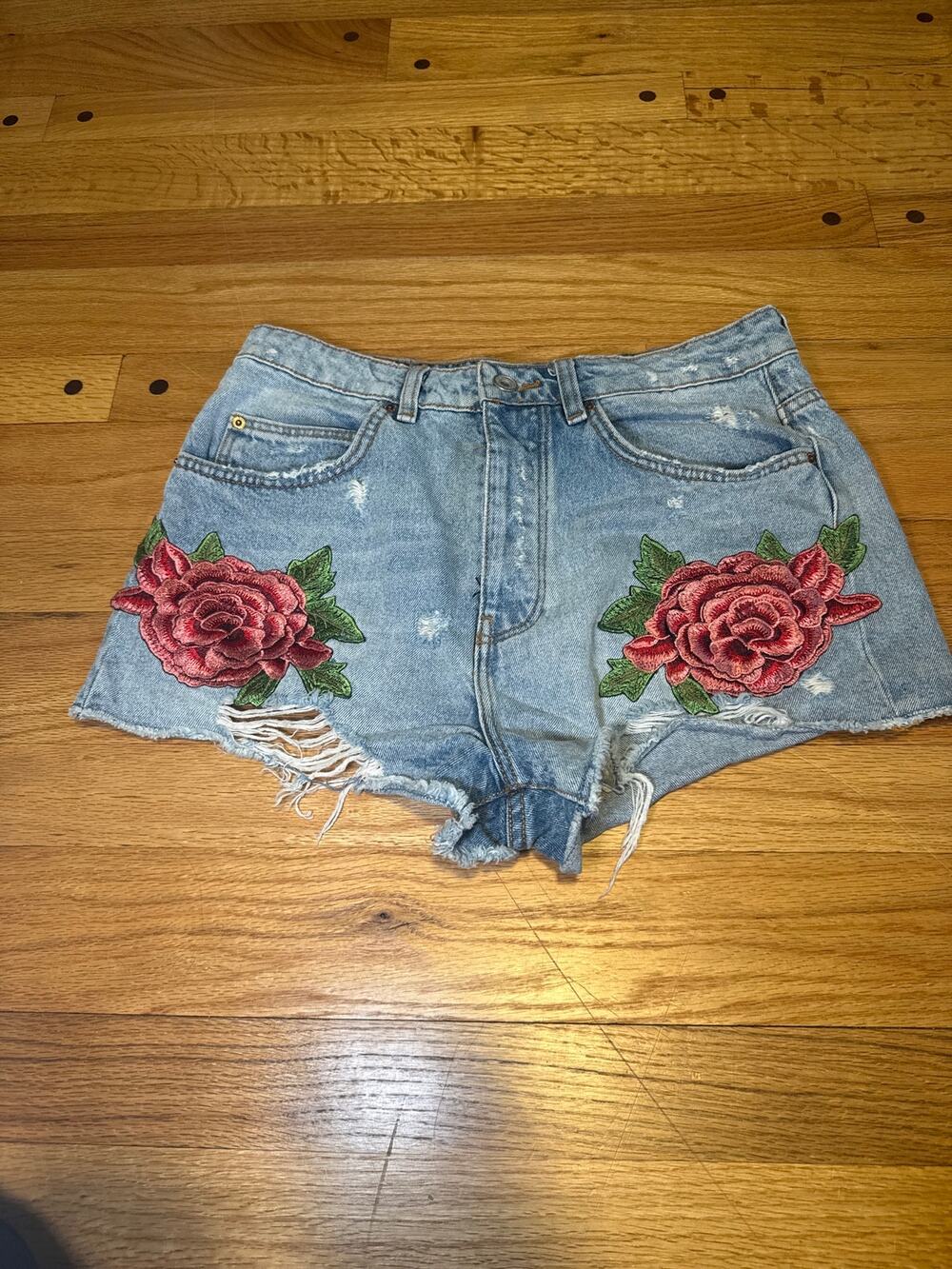 ZARA Trafaluc Denim Shorts Womens 5 Rose Appliqué Distressed High Rise Cutoff